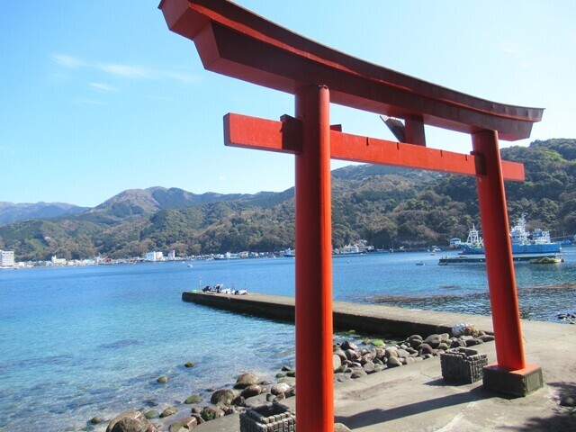 伊豆の御浜岬にあります戸田灯台と戸田港の景色、諸口神社小舟ヶ浜を散策した時の様子になります！ - 自由気ままにアンザイレン