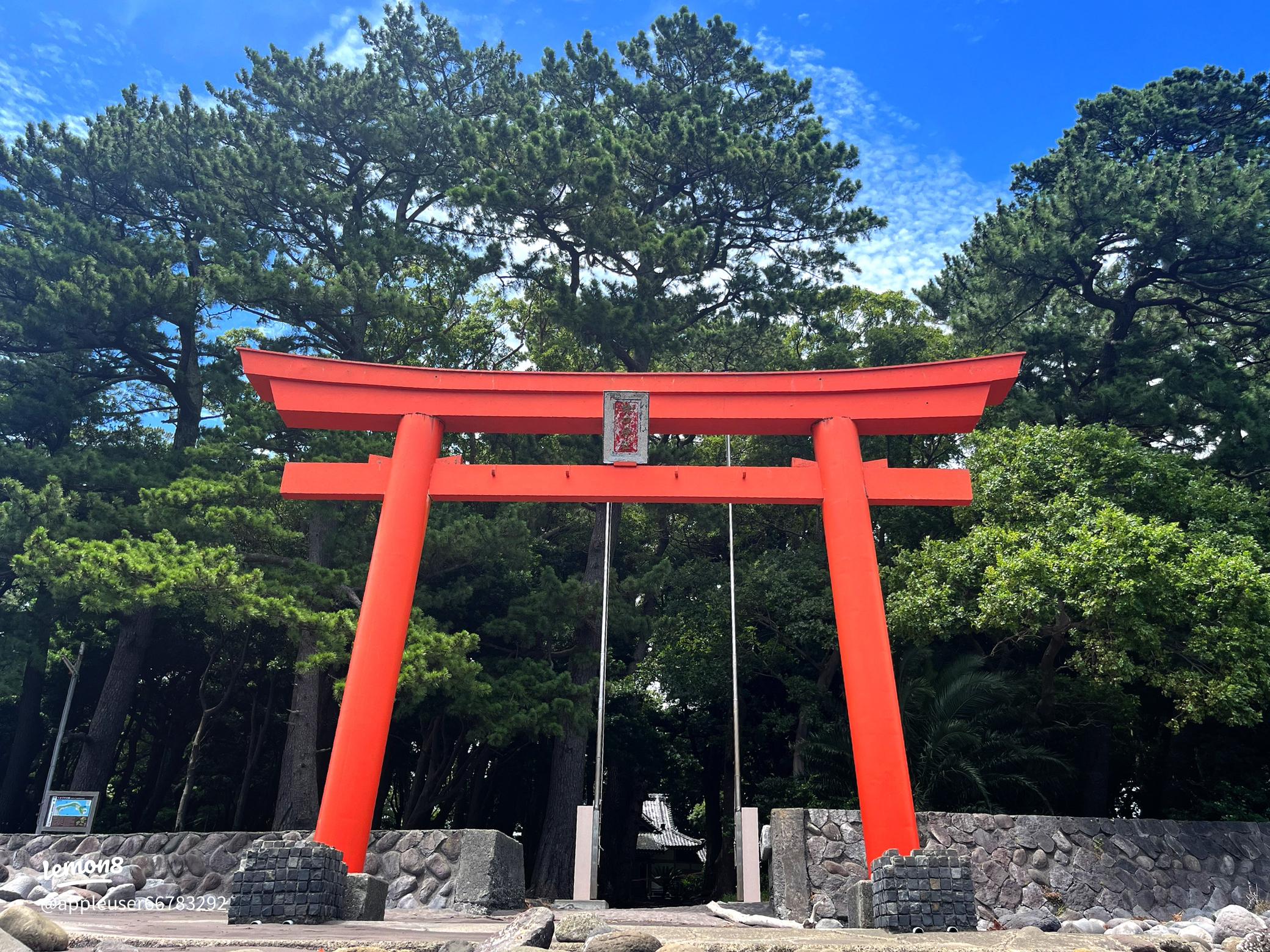 諸口神社の赤鳥居 小舟ヶ浜、富士山写真スポット 行き方 駐車場 -