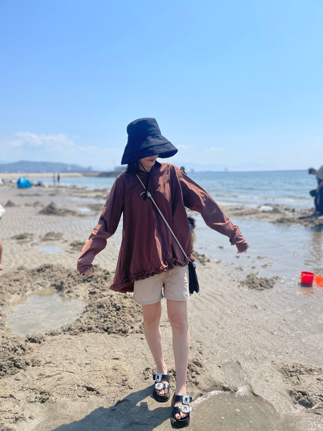 海の公園で潮干狩りあみものぺーじ