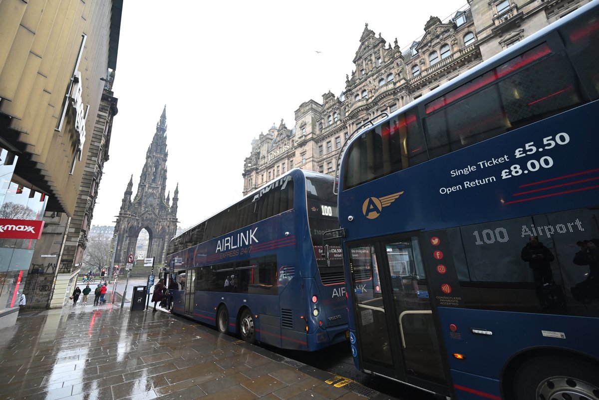 エジンバラ空港トラムのチケットを手軽に予約！エディンバラ空港から市内への快適な移動手段funBooky