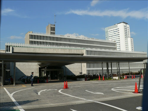 レトロの美 目黒区総合庁舎 東京都目黒区光が描く豊かな表情 - アートの森