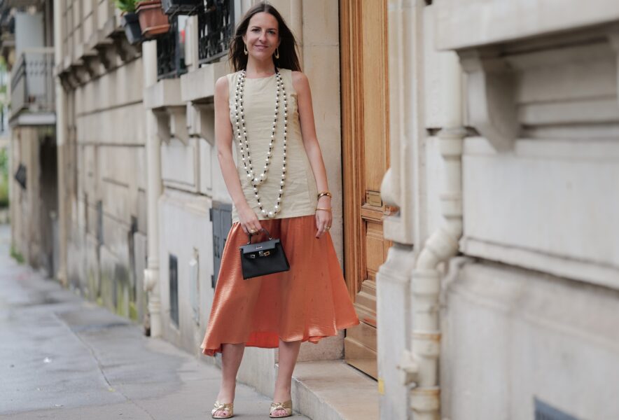 スナップ パリの街角ストリートスナップ 極寒にも負けずファッショニスタが集う、2024-25年秋冬メンズコレ会場周辺 -