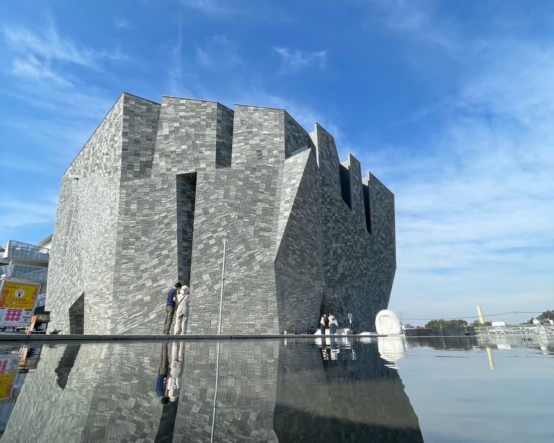 建築探訪！角川武蔵野ミュージアムは隈研吾の石の代表作だ 埼玉・所沢市時々、旅に出る