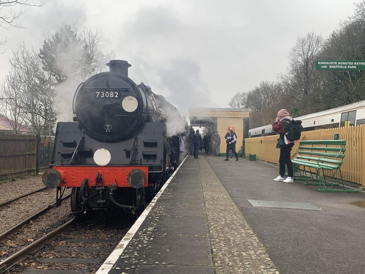 ロンドンから日帰りで行けるブルーベル鉄道で蒸気機関車の運転席に乗せてもらっちゃいました！ツギタビ