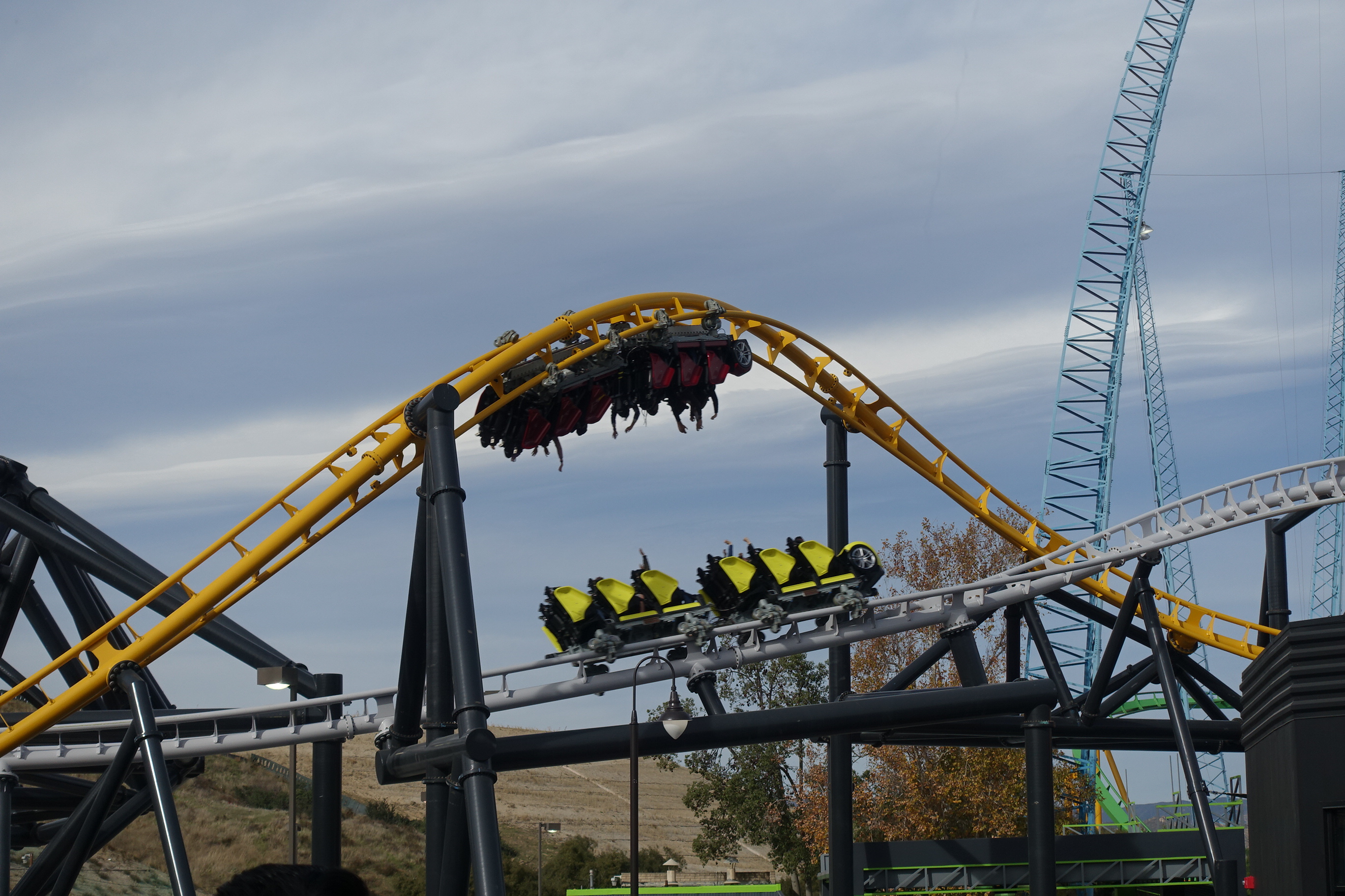 絶叫マシーンばかりアメリカの遊園地で有名なシックス・フラッグス・マジック・マウンテンを大紹介