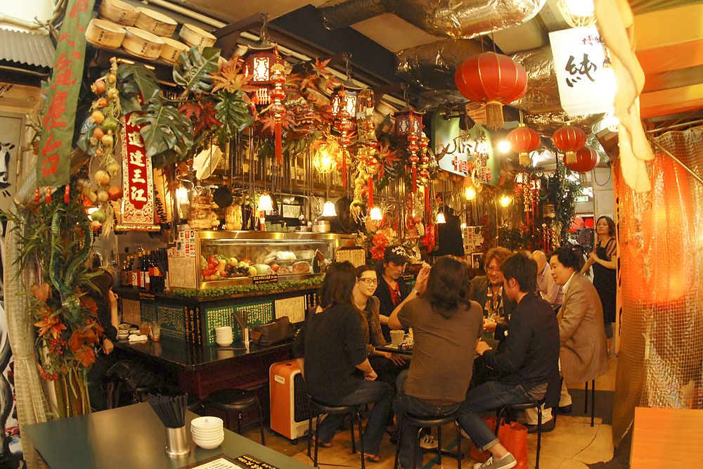 渋谷横丁」の楽しみ方・おすすめグルメを紹介！映えるドリンクやレトロな内装も人気るるぶ&more