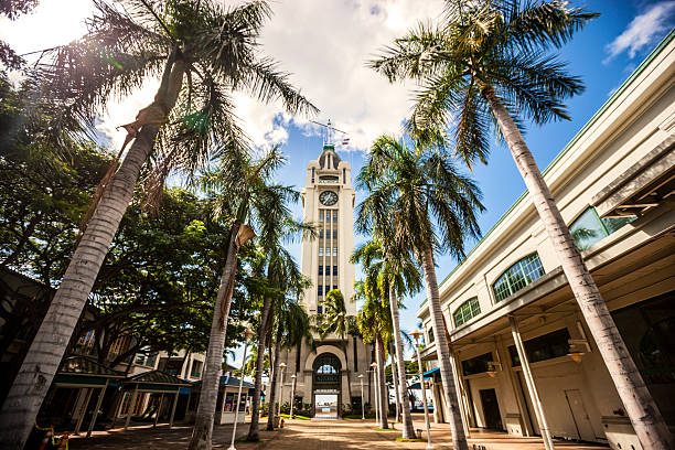 アロハ タワー、ボート、市場、港、天気の良い日にオアフ島、ハワイのホノルルのダウンタウンの写真素材・画像素材 Image
