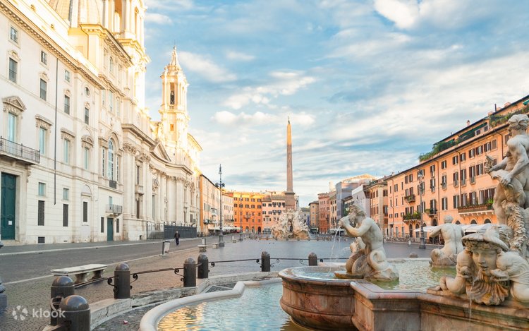 四大河の噴水は、16481651 年に建てられたローマ ナヴォーナ広場の噴水です。Premium写真