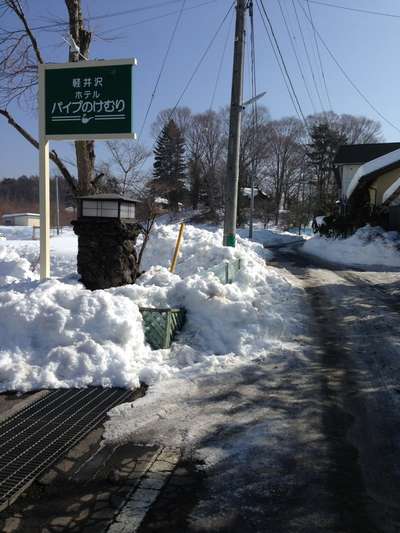 BMW X1 FF車にスタッドレスタイヤを履いて雪道走行！sDriveでも冬の軽井沢ドライブは出来るのか