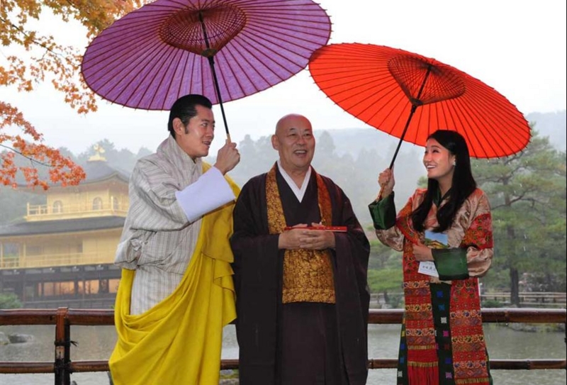 中国、親日のブータン王国を侵略開始！！そして、人類の遺産であるガラパゴス諸島も！！中国大使と「意見交換」の石破さん、ブータン王家と親密で、生物学者である天皇陛下と上皇陛下にどうお詫びするのですか？政治知新