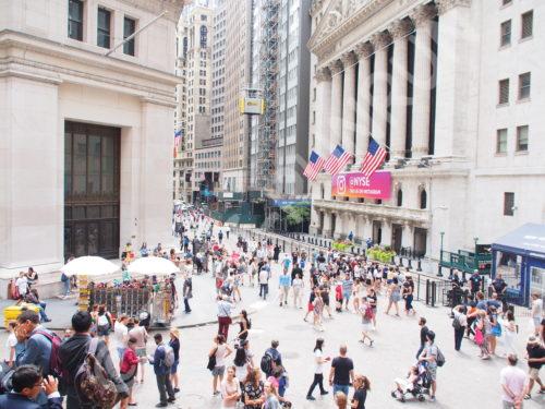 ニューヨーク ウォール街 縦構図の写真素材81884279- PIXTA