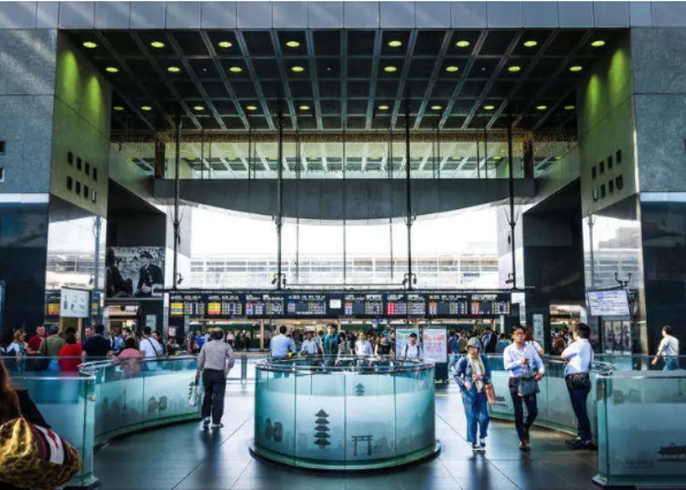 新幹線京都駅コンコースビジョン - デジタルサイネージ広告検索サイト料金・メディア・事例で探す