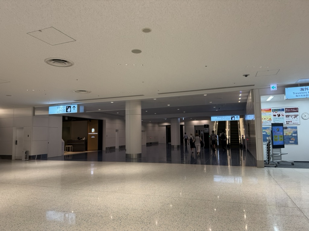 レビュー 羽田空港T2国際線のプライオリティパスで入れるラウンジは？スターアライアンス・ANA便搭乗時にPower LoungePremiumを利用した体験談紹介 - ミニマリスト品川太郎の海外旅行記