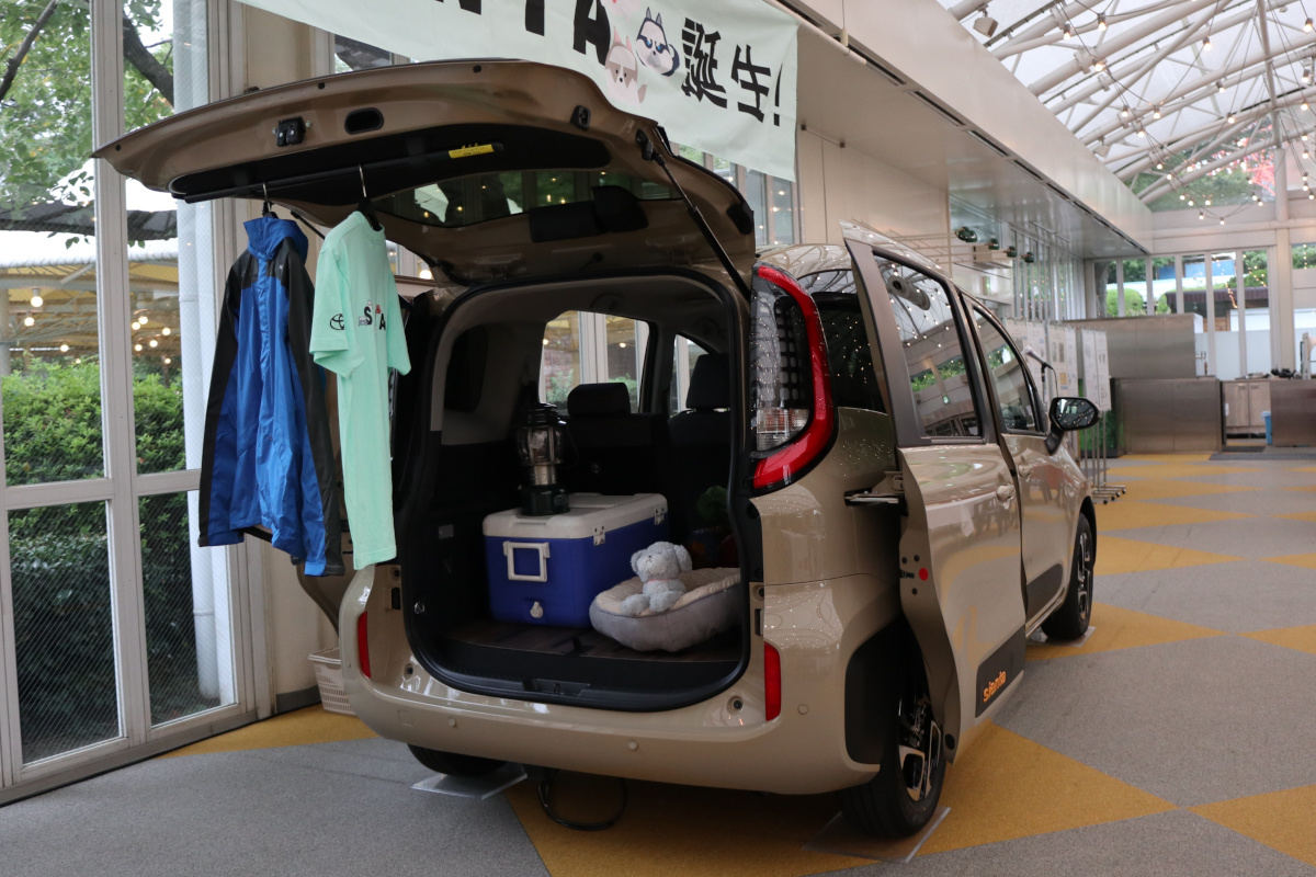 新トレンド？ 新型シエンタの車高をアップ！ 宮城のトヨタ・ディーラーが送り出す「シエンタ・クロス」、東京オートサロン登場AUTOCAR JAPAN