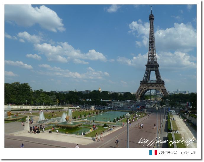 エッフェル塔は斜めのエレベーターで文化的な生活