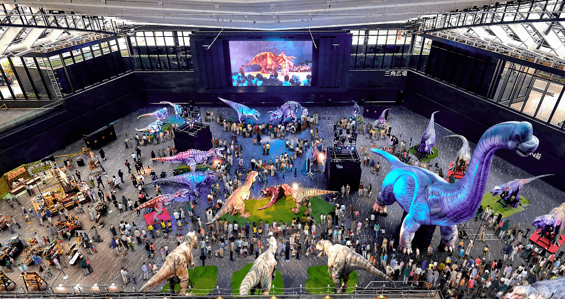 新宿住友ビル「三角広場」リニューアルした全天候型広場をレポートトーキョー建築トリップ