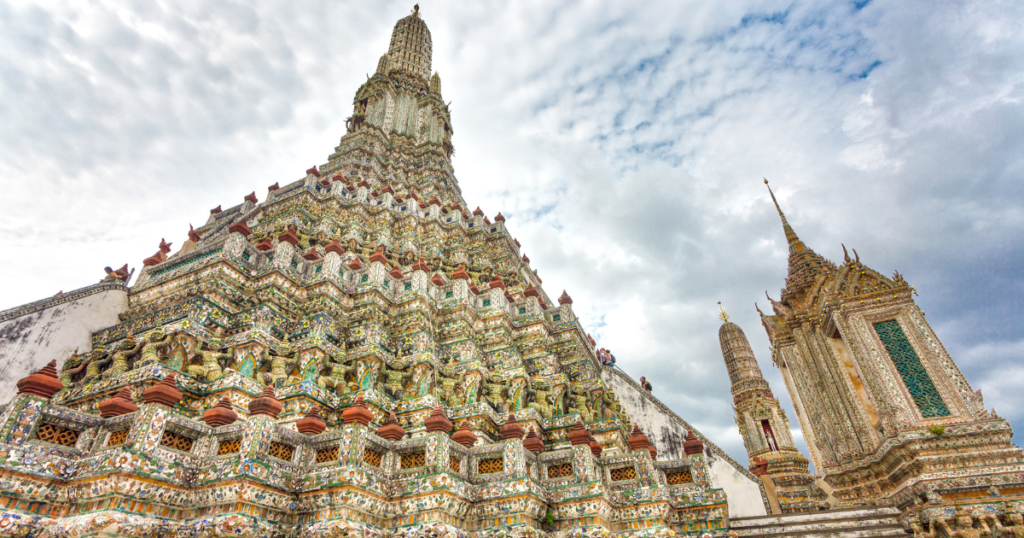ワット・アルン 三大寺院ワンズトラベル