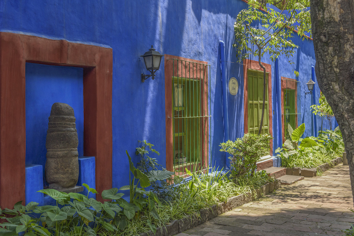 典型的なピンク メキシコの家 - メキシコのストックフォトや画像を多数ご用意