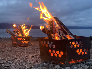 一斗缶で超簡易的な焚火台を作ってみた① 製作試験編– 砂井さんのオモチャ箱