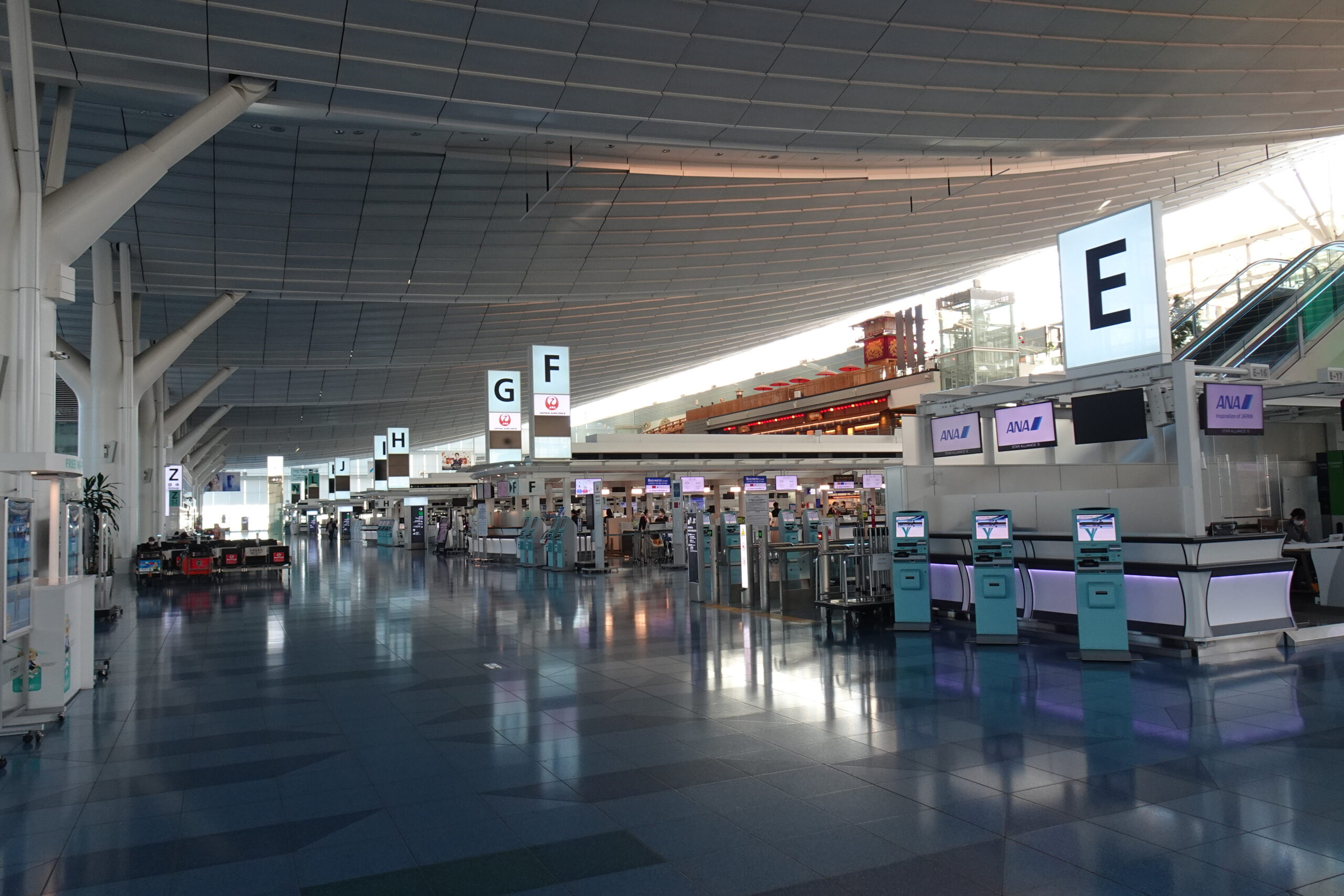 羽田空港 出発ロビーの写真・画像素材-Snapmart スナップマート