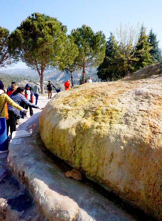 まるでファンタジー世界のようなトルコの絶景地・パムッカレ！ 温泉石灰華段丘がすごい - ライブドアニュース