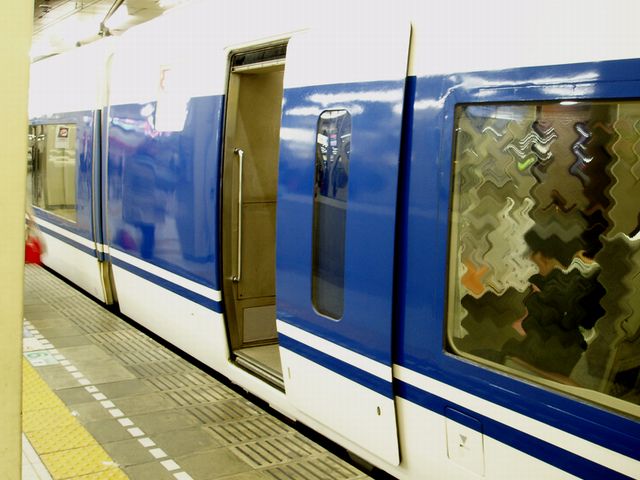 ペットボトルで簡単！夏休みの自由工作やキャンプサイトの彩りになるキット『にじ色ランタン工作』が発売中キャンプ情報メディア LANTERN –ランタン