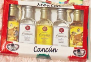 メキシコのおすすめバラマキ土産はセブンイレブンの個包装スナック。チョコやナッツがあるよ。特にBAILEYSのレーズンチョコがいい！ - 『こどおじ日記』