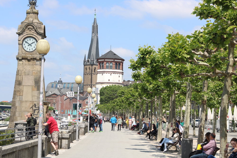 短時間で巡るデュッセルドルフ観光スポット4選旧市街・マルクト広場・ライン河畔・ケーニヒスアレ