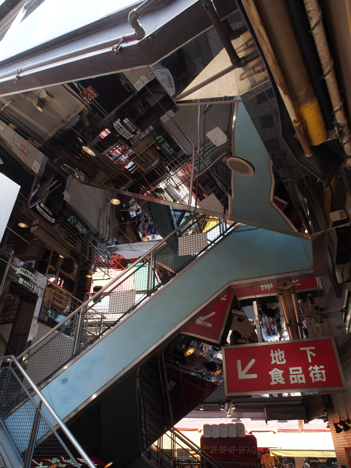 異界”になりつつある上野アメ横 街角裏散歩 -