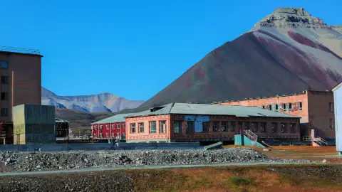 HBO Maxオリジナル最新作『フライト・アテンダント』、満足度98%を獲得したスタイリッシュ・サスペンスが5月21日よりU-NEXTにて見放題で独占配信決定！予告編も初公開U-NEXT コーポレート