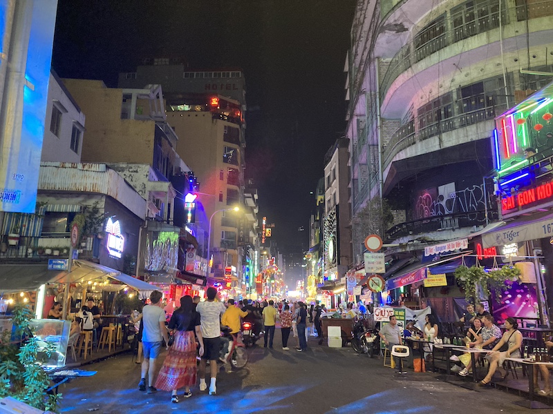 ベトナム旅行・ツアー・観光特集 ～南北1,650キロ、変化に富むベトナムを大縦断～ユーラシア旅行社