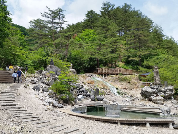 西の河原公園の雪景色 2024年3月22日撮影 –公式 草津温泉 草津スカイランドホテル