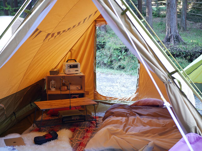 お部屋さながらの快適空間。おしゃれキャンプサイトのインテリア拝見。GO OUT WEB