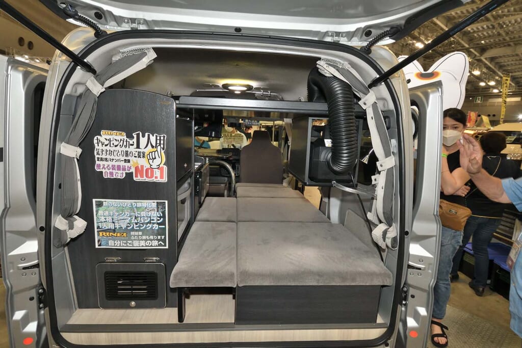 ハイゼットカーゴDIY 1 キャンプ女子の軽バンを完全車中泊仕様にせよ！①フラット床とカーテンレールDIY