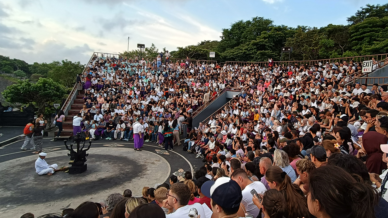 おすすめ ウルワツ寺院とケチャックダンス鑑賞 弾丸ツアーチェックインバリ