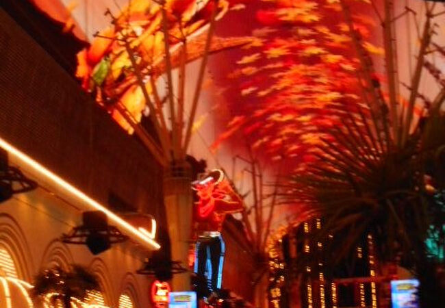 フリーモントストリート・エクスペリエンス地球の歩き方