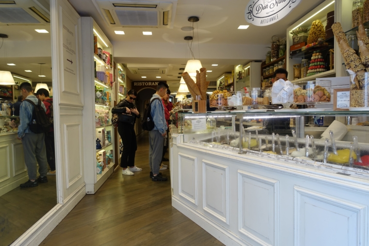 スペイン広場近くの「Venchi」でジェラート。 - 美味しいもの食って写真撮って、あとで振り返ってのブログ