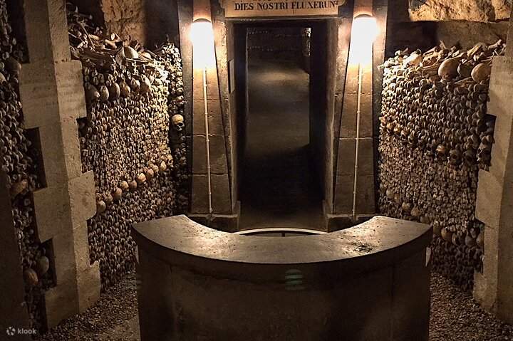 パリ・カタコンブガイドツアー 少人数向け- Hellotickets