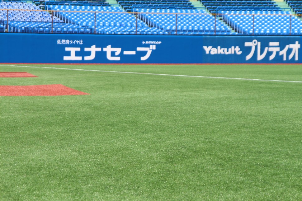 住友ゴム 神宮球場に人工芝敷設 耐久性２倍、温度抑制も