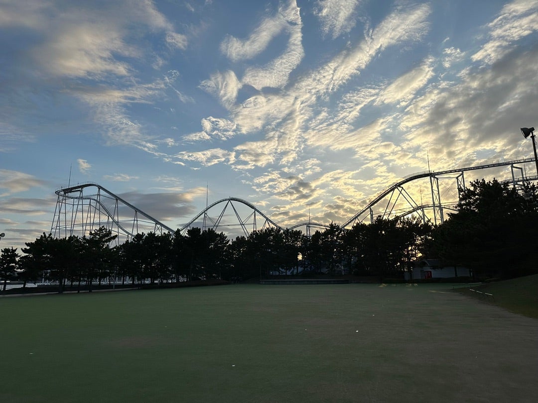 乗客乗せたコースターが停止車両に追突、甘い管理と夏の暑さでブレーキ不調日経クロステック xTECH