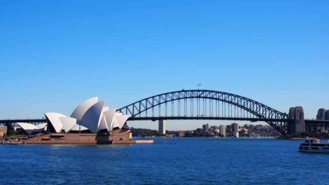 シドニー ハーバーブリッジ上部アーチを頂上まで登る！ブリッジクライム 英語ガイド の予約ならホットホリデ