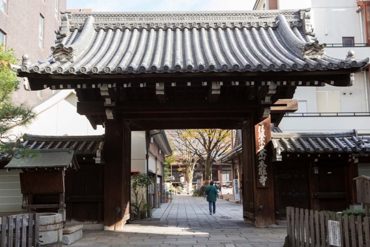 本能寺」の観光・見どころ織田信長が無念を遂げた場所THE THOUSANDKYOTO ザ・サウザンド京都 宿泊・観光に最適な京都駅徒歩2分のラグジュアリーホテル＜公式＞