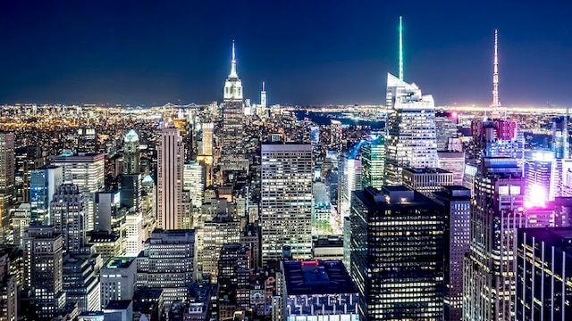 空から見るニューヨーク・マンハッタンの夜景の写真素材FYI04290588ストックフォトの Qlean Market