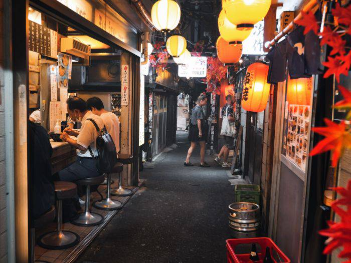 思い出横丁の昭和レトロな街並み