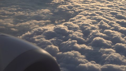 空からの景色～ 一期一会の空の色。 雲の上は、いつもさまざまな表情を見せてくれます✈️B787機窓より
