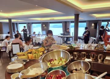 ひと味違った非日常的な観光が楽しめる『マリエラ』利用ガイド＆魅力案内 - マンガで見る天神 -