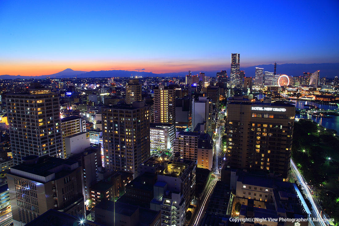 横浜マリンタワ