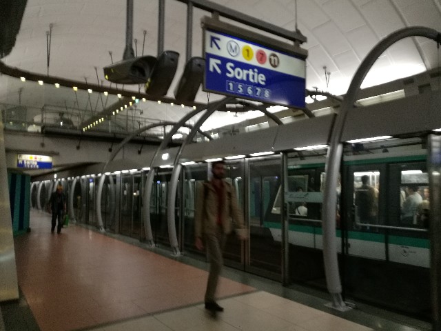 パリの治安は本当に悪い？エリア別危険度マップと治安ランキング – paris magazine