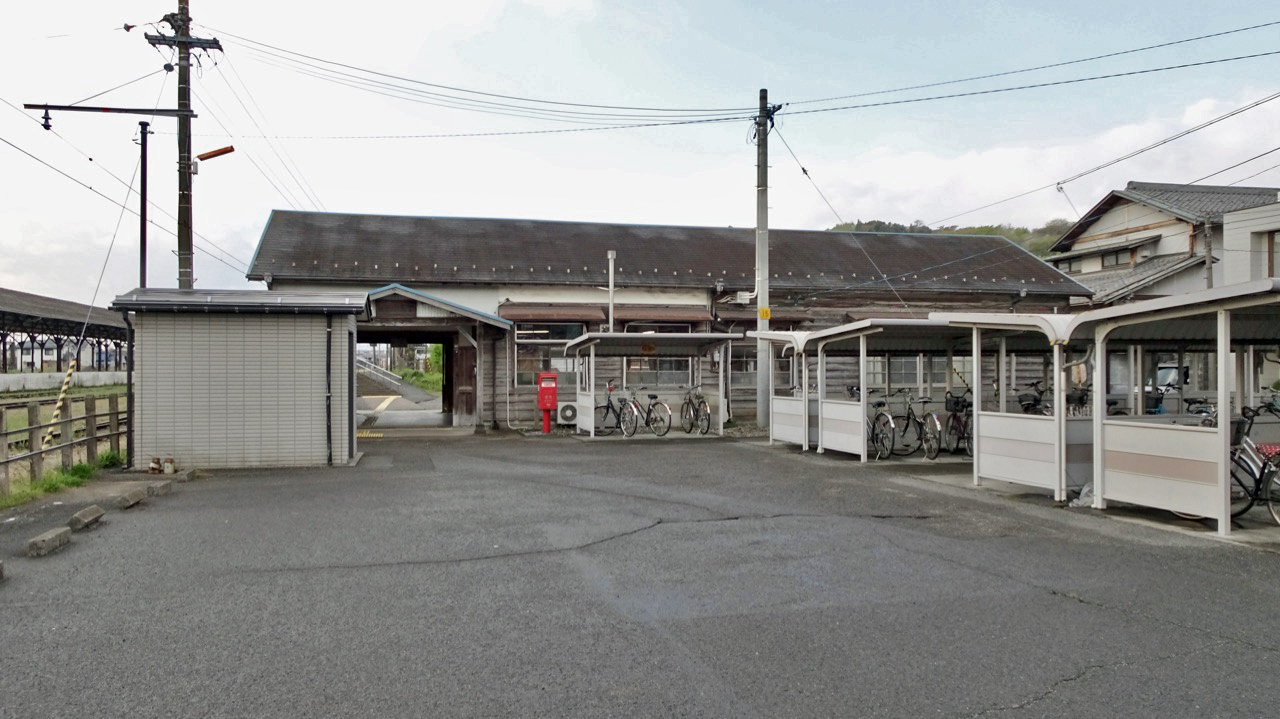 美濃赤坂①青いバス停