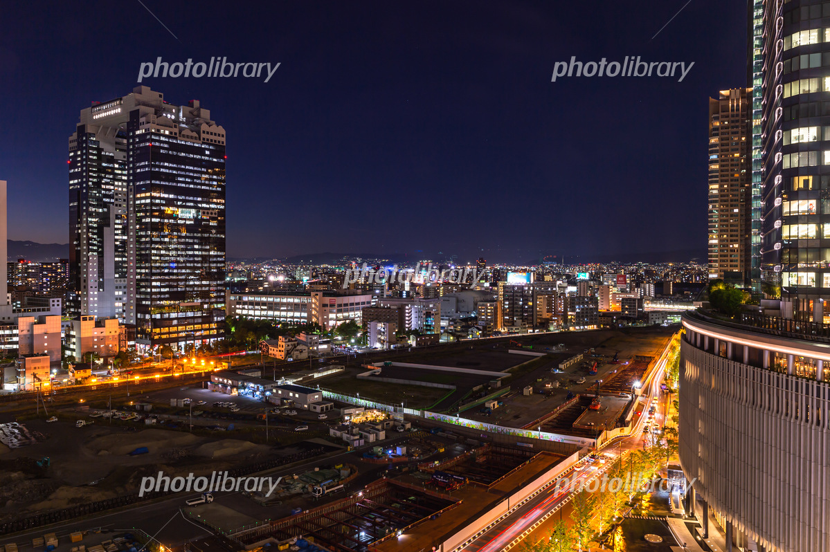 大阪のオフィスビルの夜景の写真・画像素材-Snapmart スナップマート